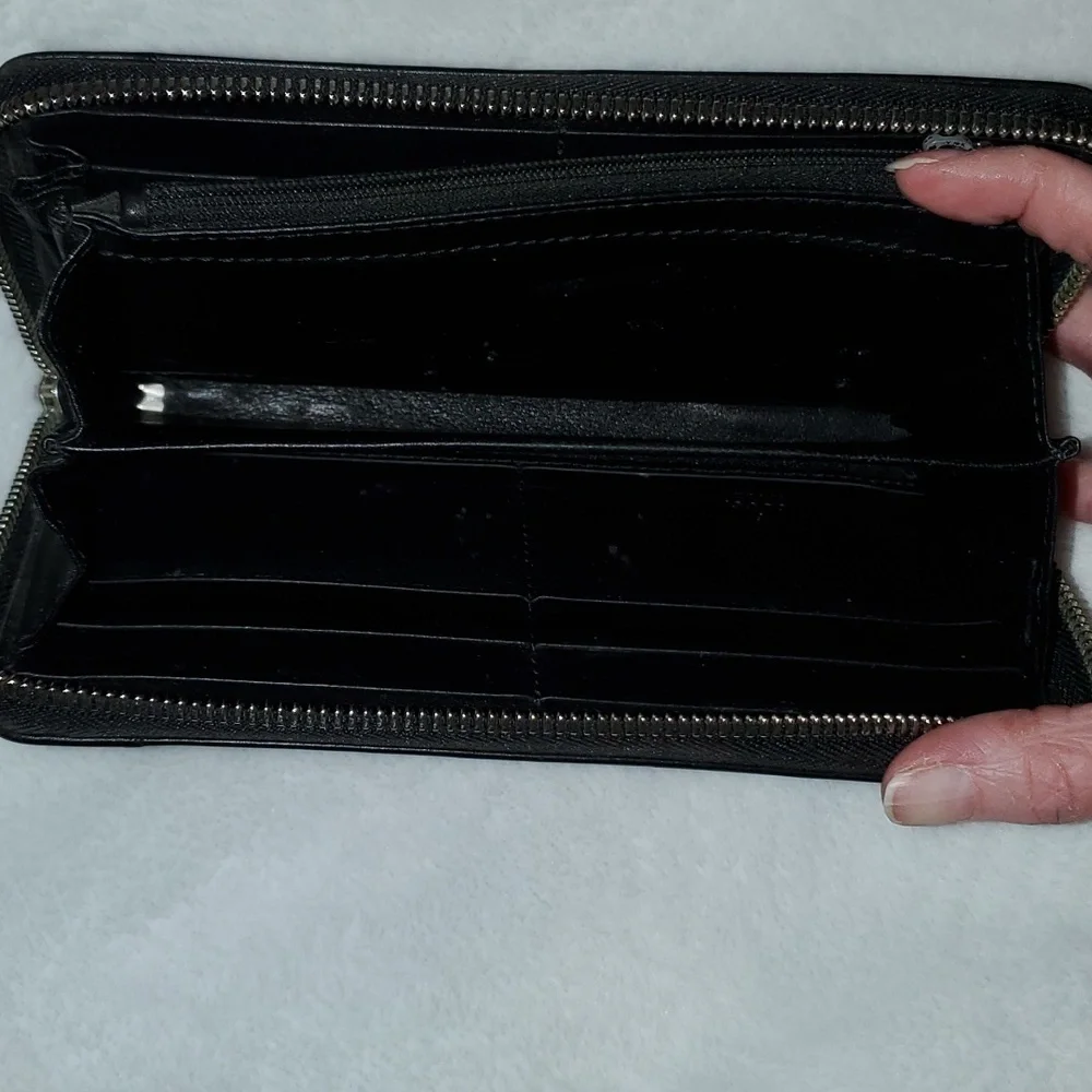Gucci Zip Around Long Wallet - Picture 8 of 16